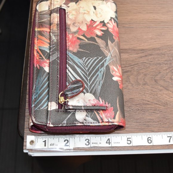 USED Wallet - Picture 10 of 15